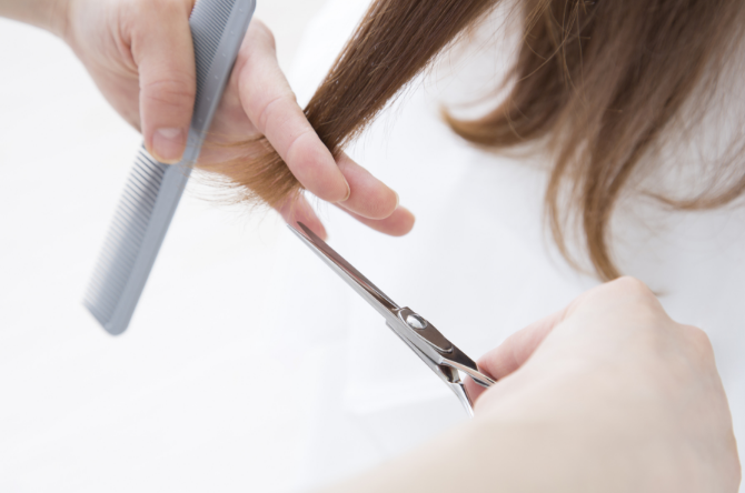 分け目が目立つようになってきたエイジング世代こそヘアスタイルを見直そう